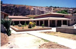 1995 - Ristrutturazione della Casa Canonica e realizzazione del Centro Parrocchiale a Pedra Azul (Brasile)